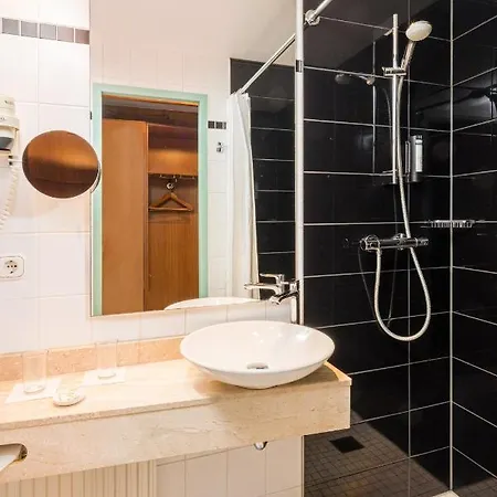 Romantischer Seegasthof & Altes Zollhaus Hotel