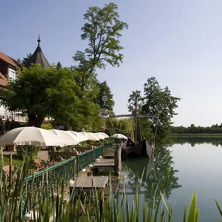 Romantischer Seegasthof & Altes Zollhaus Hotel Feldberg in Mecklenburg
